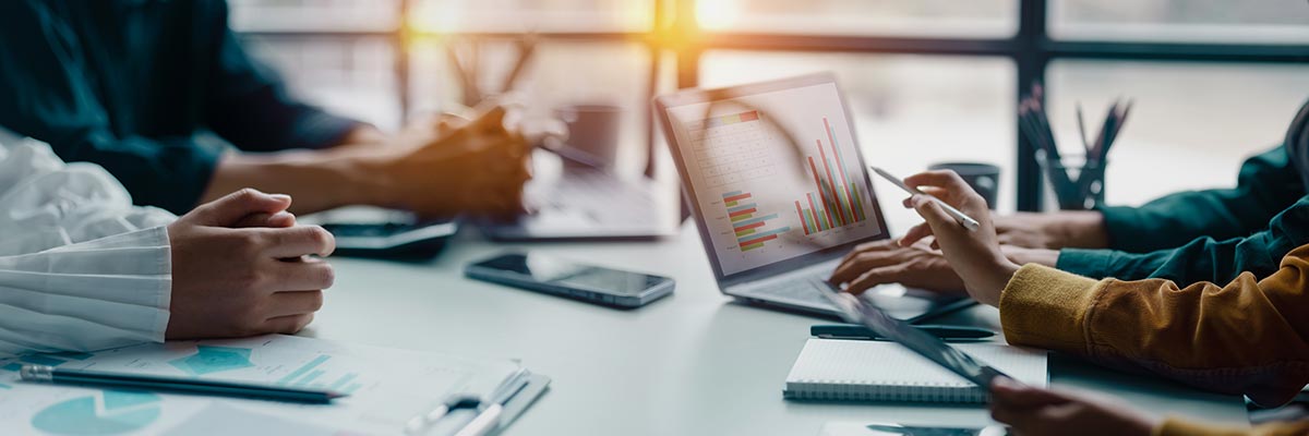 Couple receiving investment advice