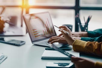 Couple receiving investment advice