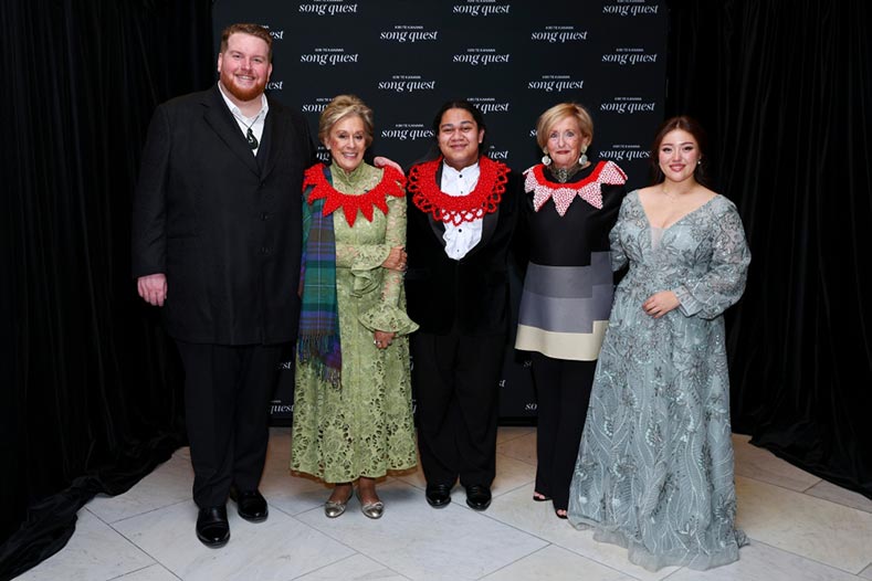 From left: Third place winner Samuel Downes, Dame Kiri Te Kanawa, Winner Samuel Mataele, International Head Judge Frederica von Stade, runner-up Sarah Mileham. Photo by Hagen Hopkins.